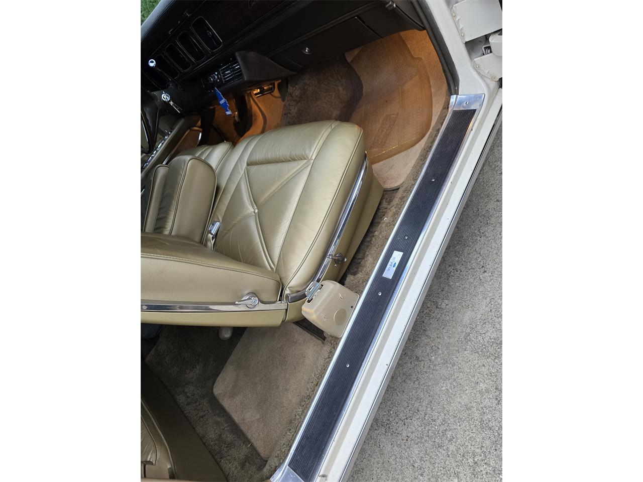 Lincoln-Continental-mark-iii-1970-White-Gold-6