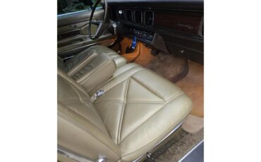 Lincoln-Continental-mark-iii-1970-White-Gold-7