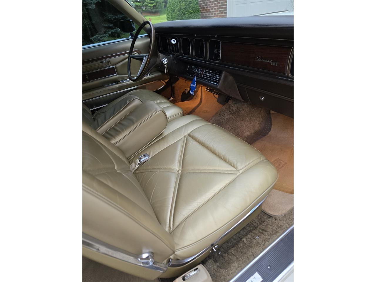 Lincoln-Continental-mark-iii-1970-White-Gold-7
