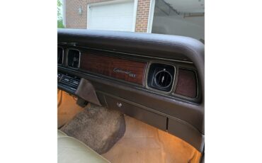 Lincoln-Continental-mark-iii-1970-White-Gold-8
