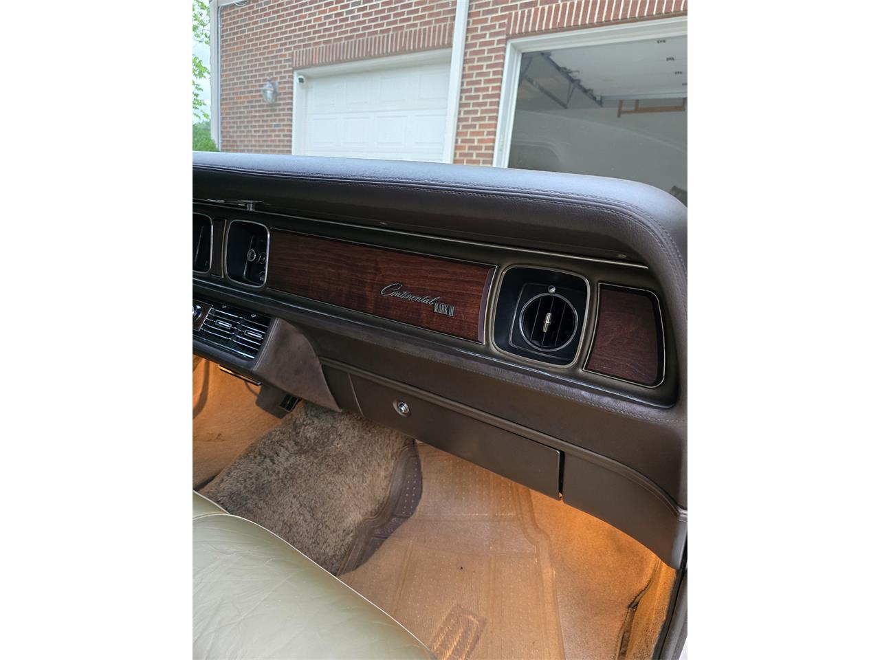 Lincoln-Continental-mark-iii-1970-White-Gold-8