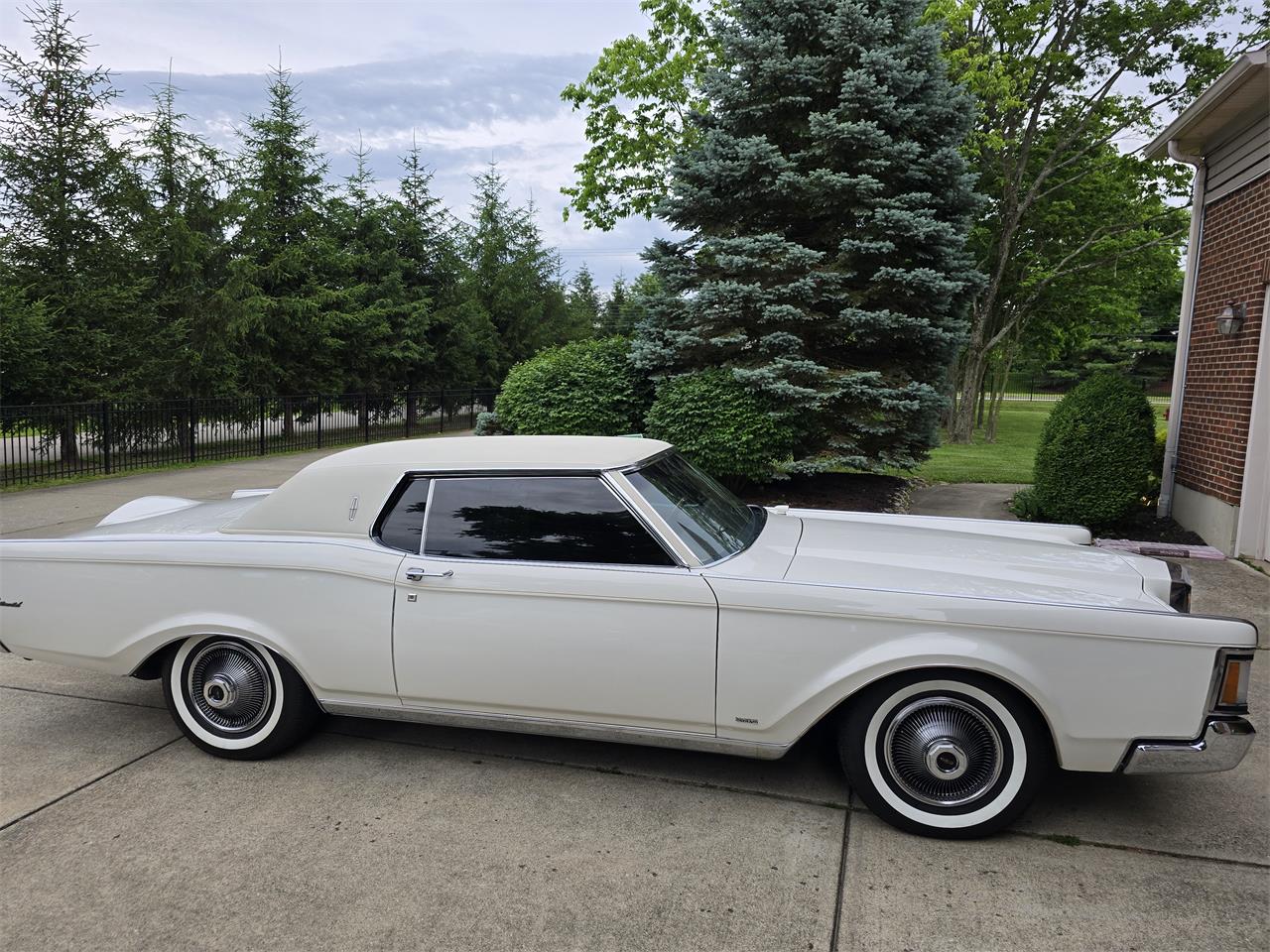 Lincoln-Continental-mark-iii-1970-White-Gold-9