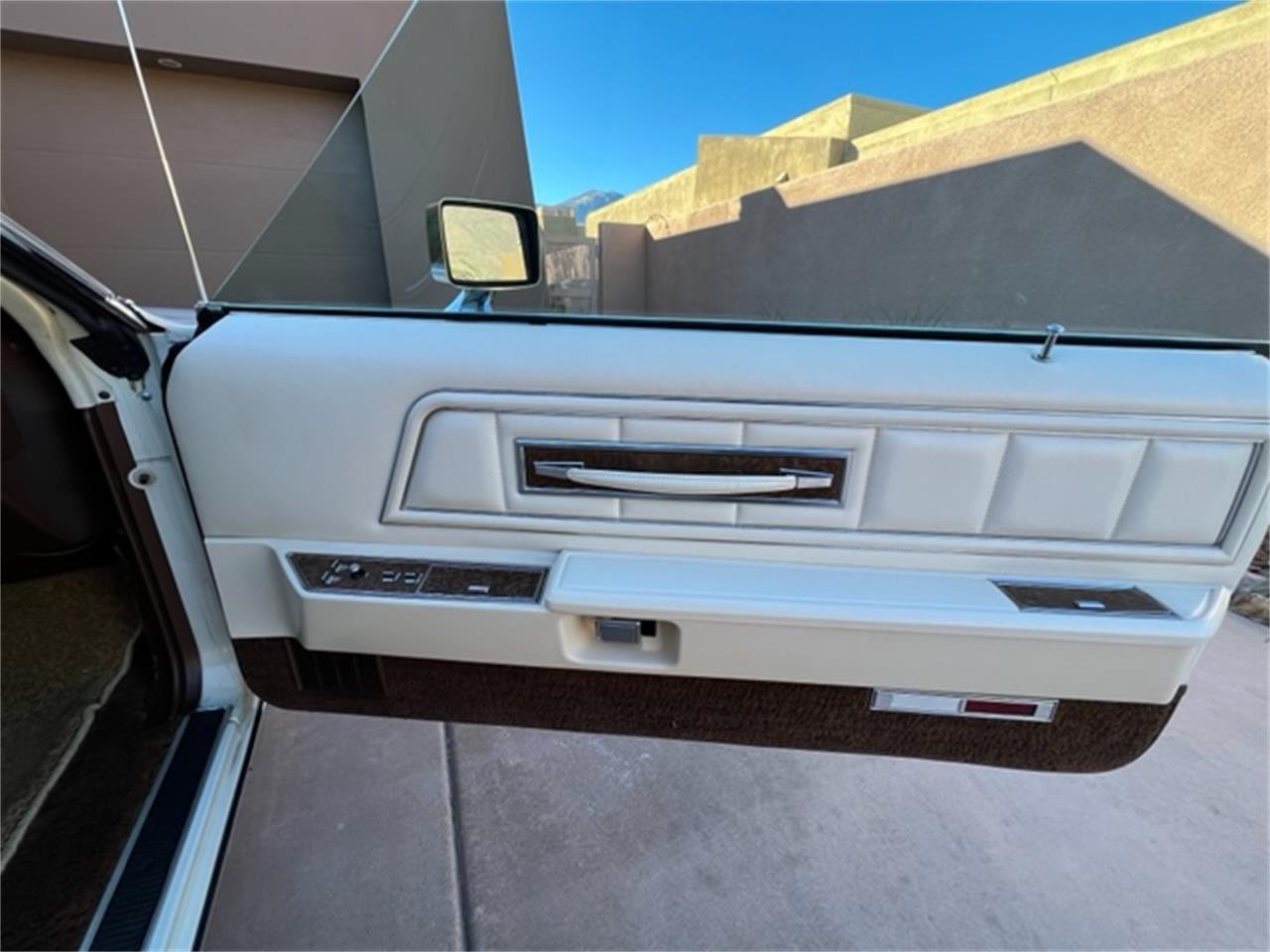 Lincoln-Continental-mark-iv-1973-WHITE-WHITE-10
