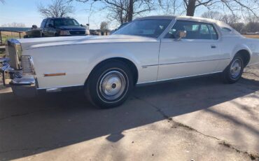 Lincoln-Continental-mark-iv-1974-White-Dark-Red-2