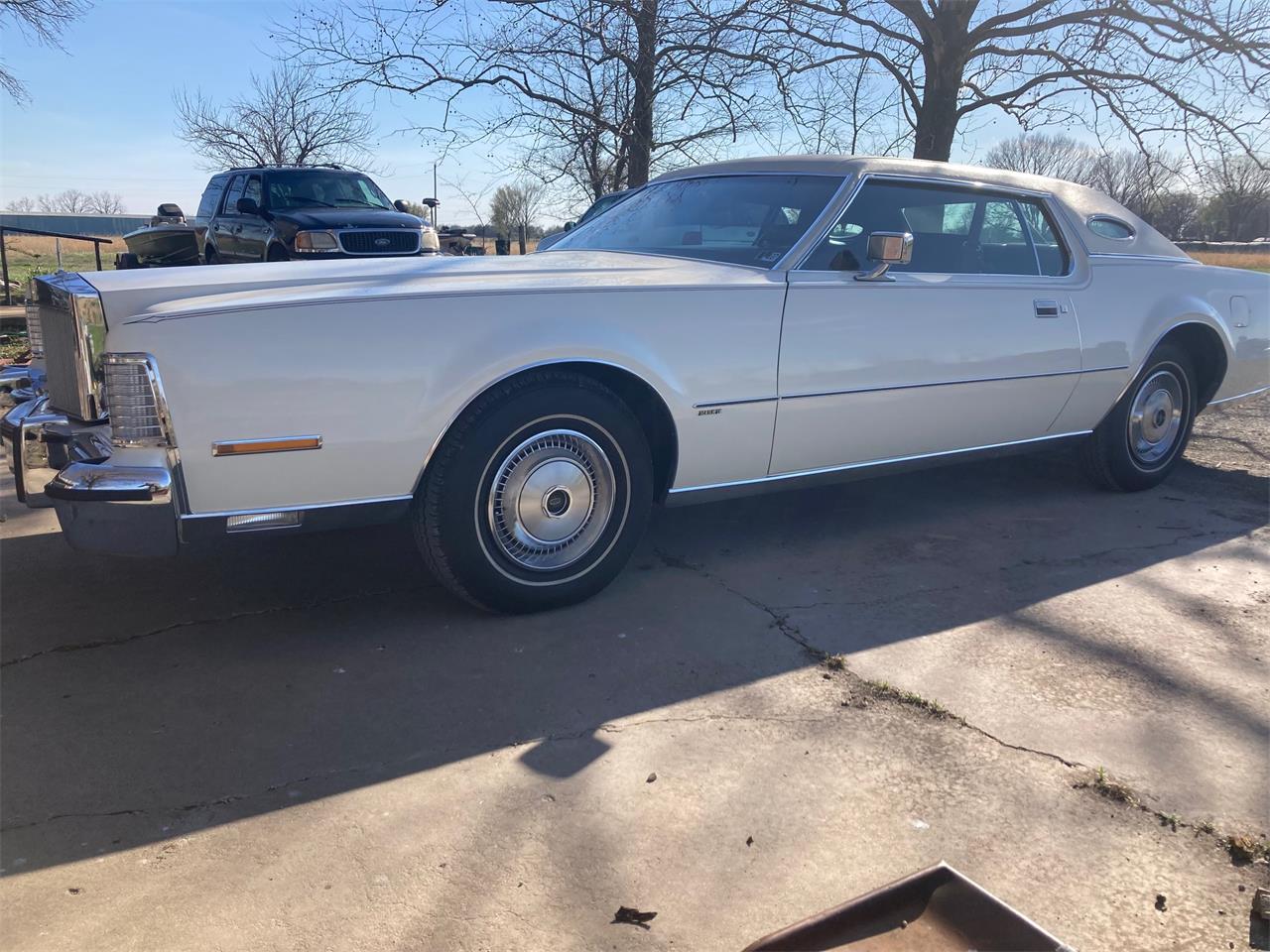 Lincoln-Continental-mark-iv-1974-White-Dark-Red-2