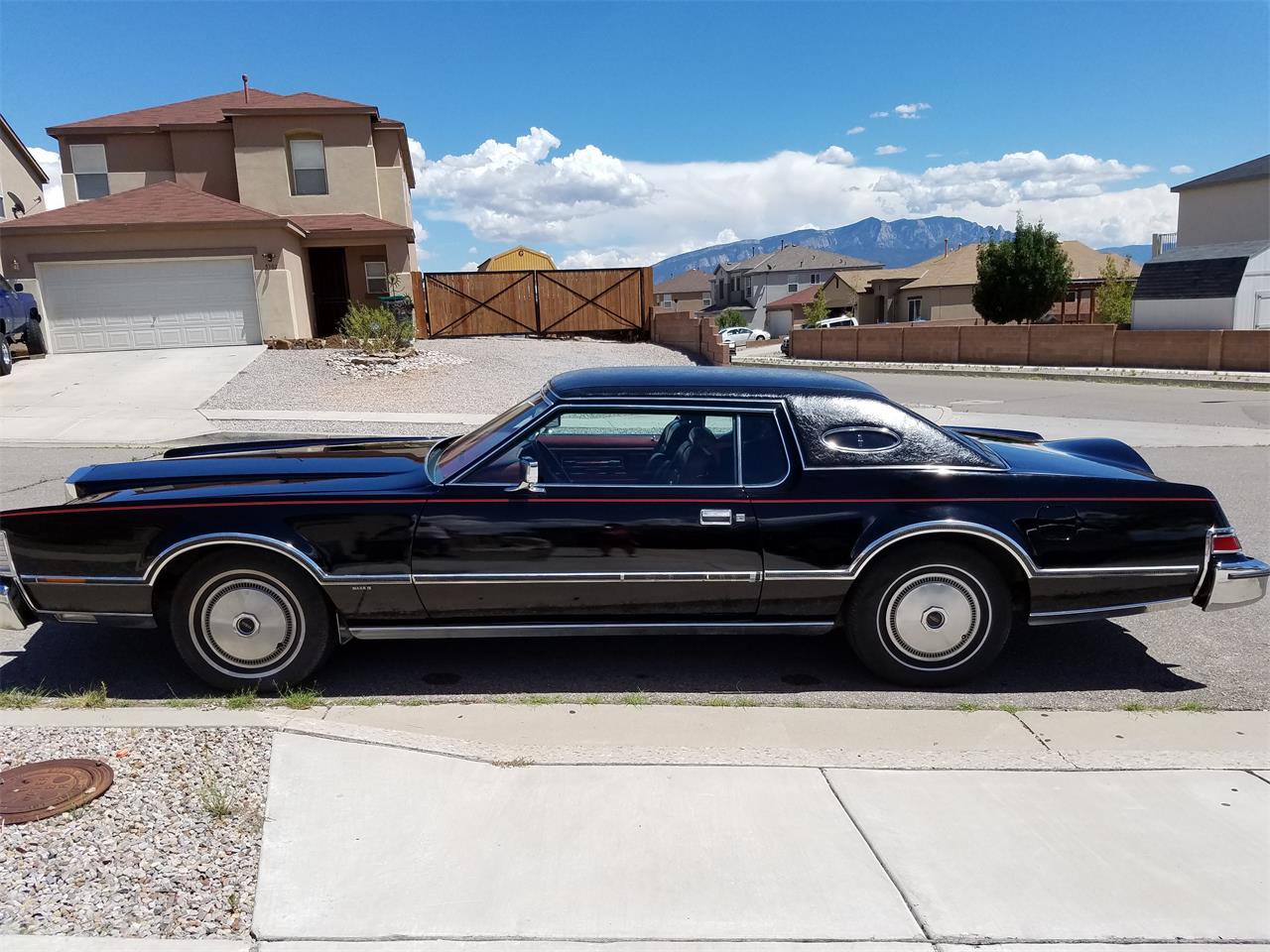 Lincoln-Continental-mark-iv-1975-Black-Red-4