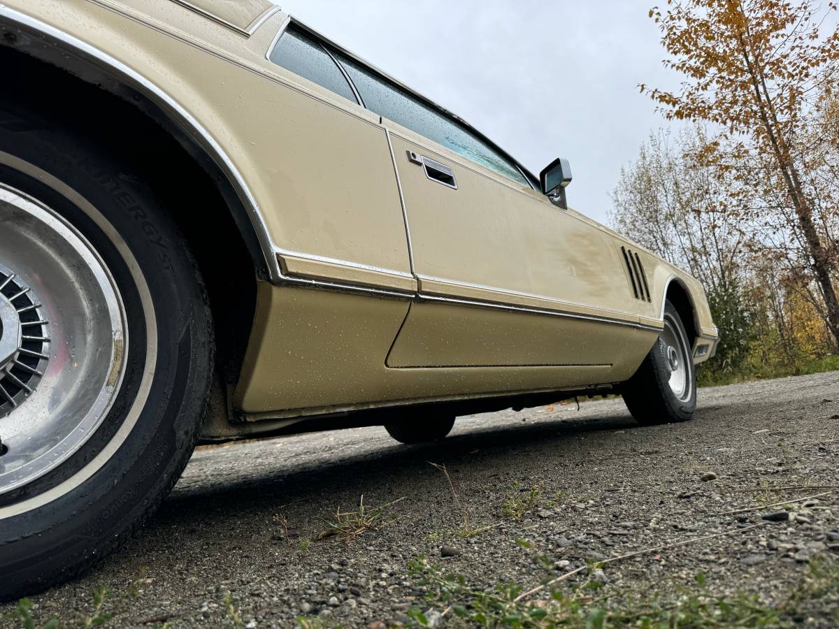 Lincoln-Continental-mark-v-1978-2