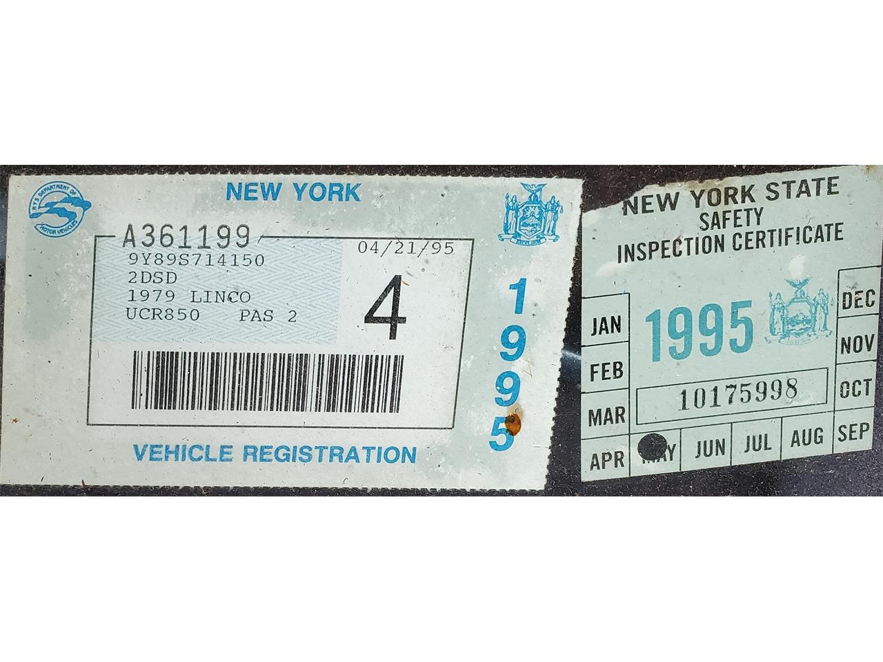 Lincoln-Continental-mark-v-1979-White-Blue-1