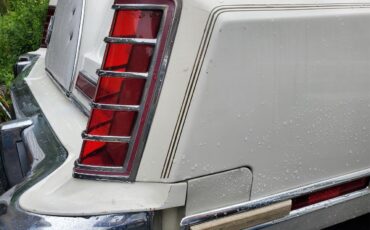 Lincoln-Continental-mark-v-1979-White-Blue-10