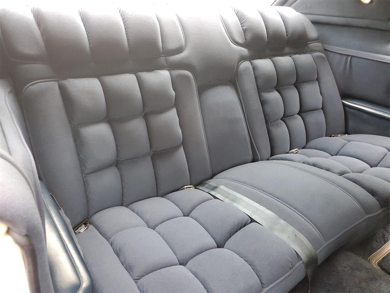 Lincoln-Continental-mark-v-1979-White-Blue-18