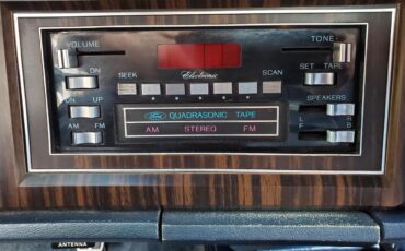 Lincoln-Continental-mark-v-1979-White-Blue-23