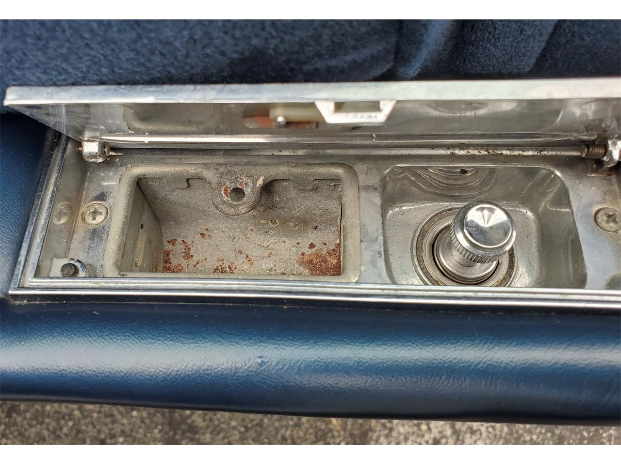 Lincoln-Continental-mark-v-1979-White-Blue-29