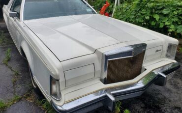 Lincoln-Continental-mark-v-1979-White-Blue-4