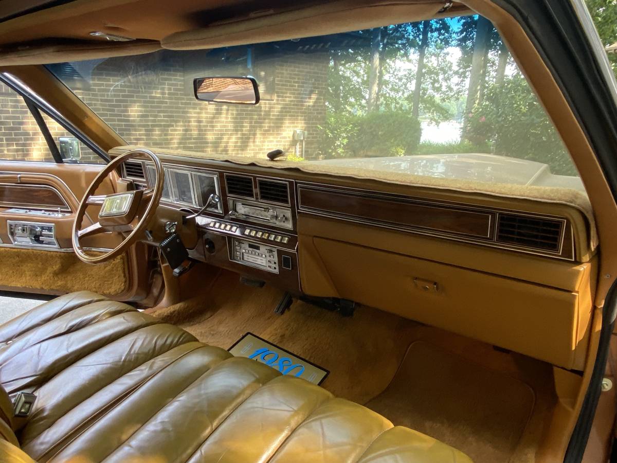 Lincoln-Continental-mark-vi-1980-custom-2