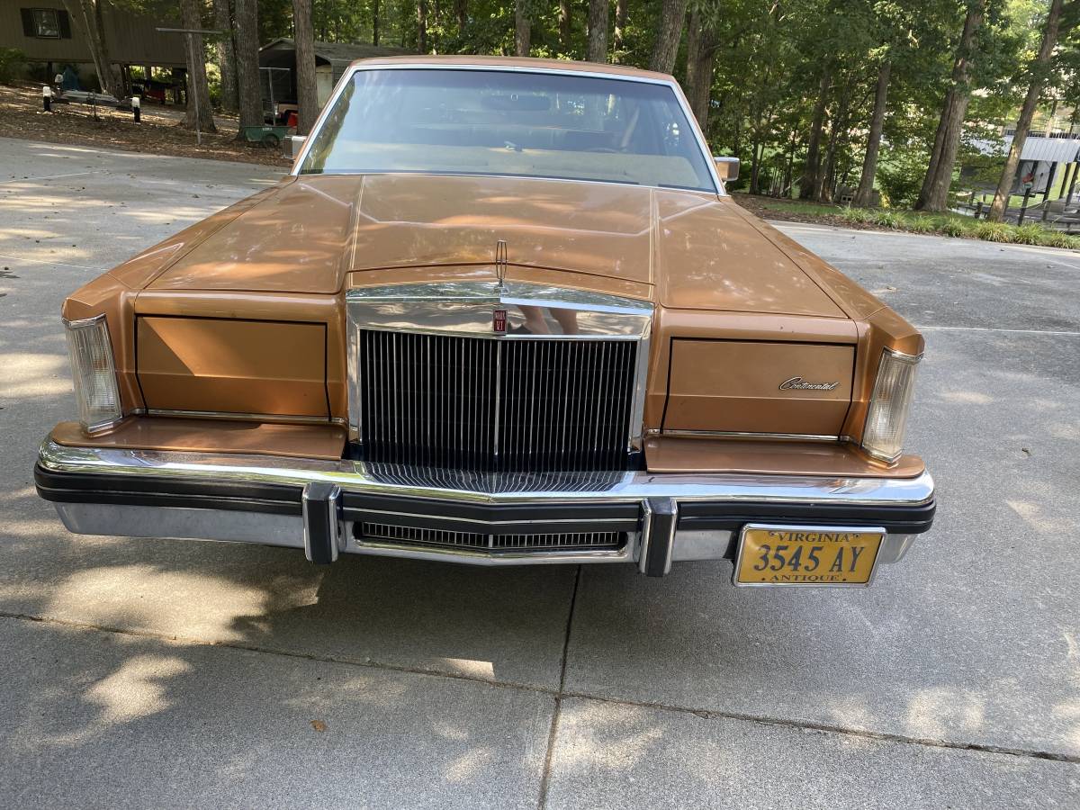 Lincoln-Continental-mark-vi-1980-custom-4