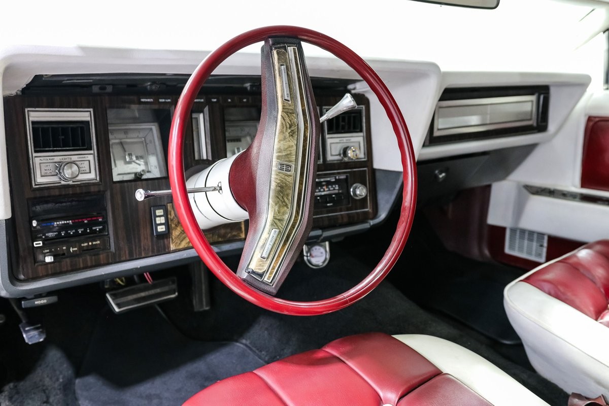 Lincoln-Mark-Series-1977-13