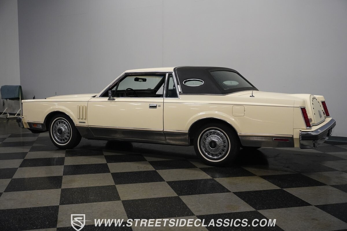Lincoln-Mark-Series-1982-Coupe-10