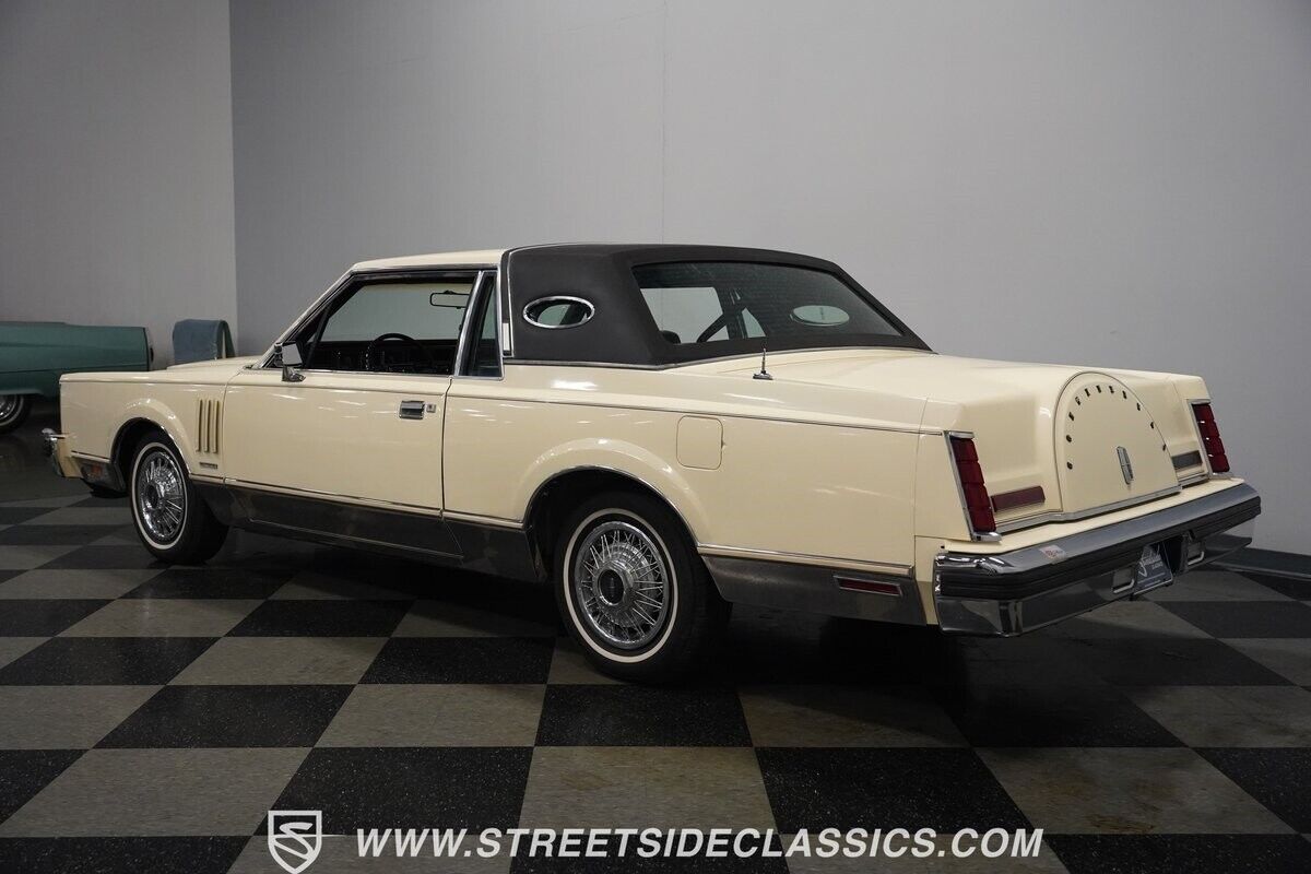 Lincoln-Mark-Series-1982-Coupe-11