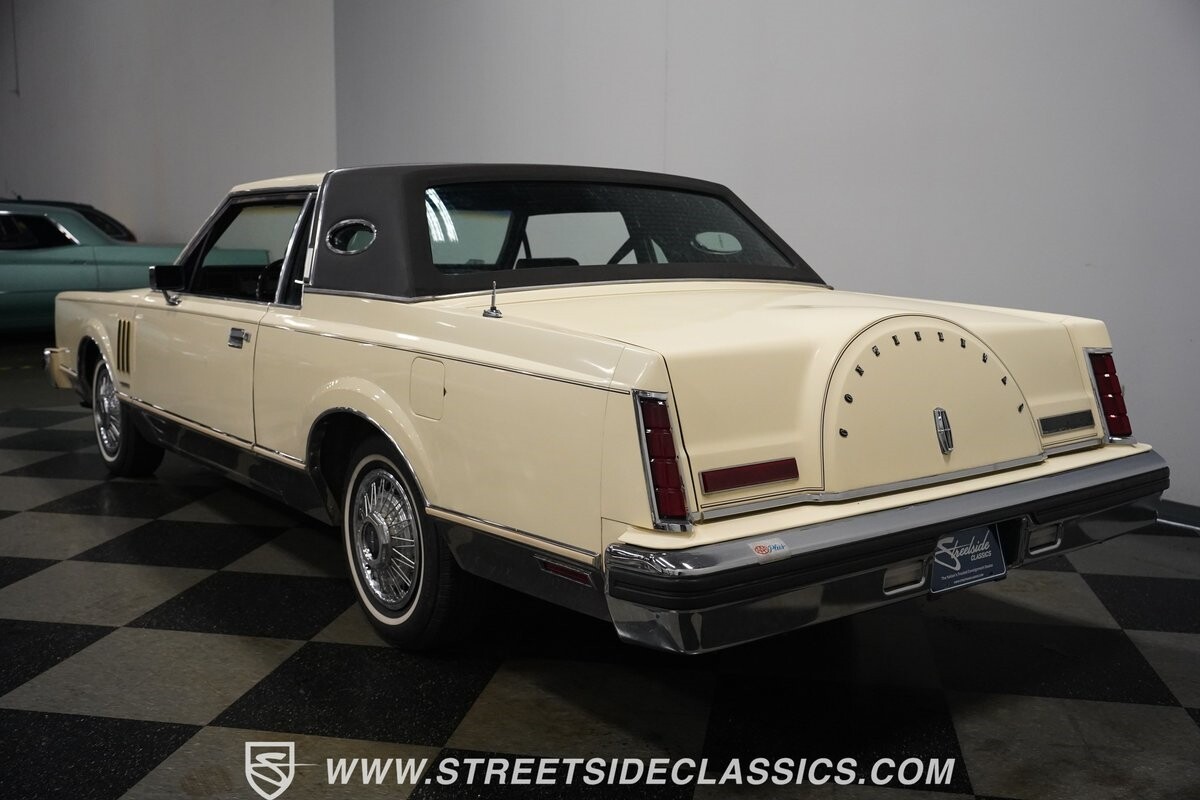 Lincoln-Mark-Series-1982-Coupe-12