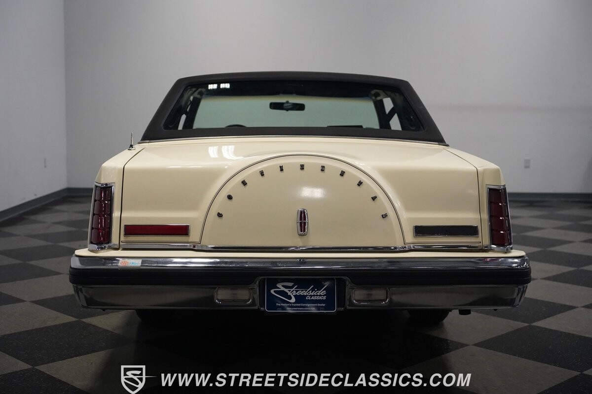 Lincoln-Mark-Series-1982-Coupe-13