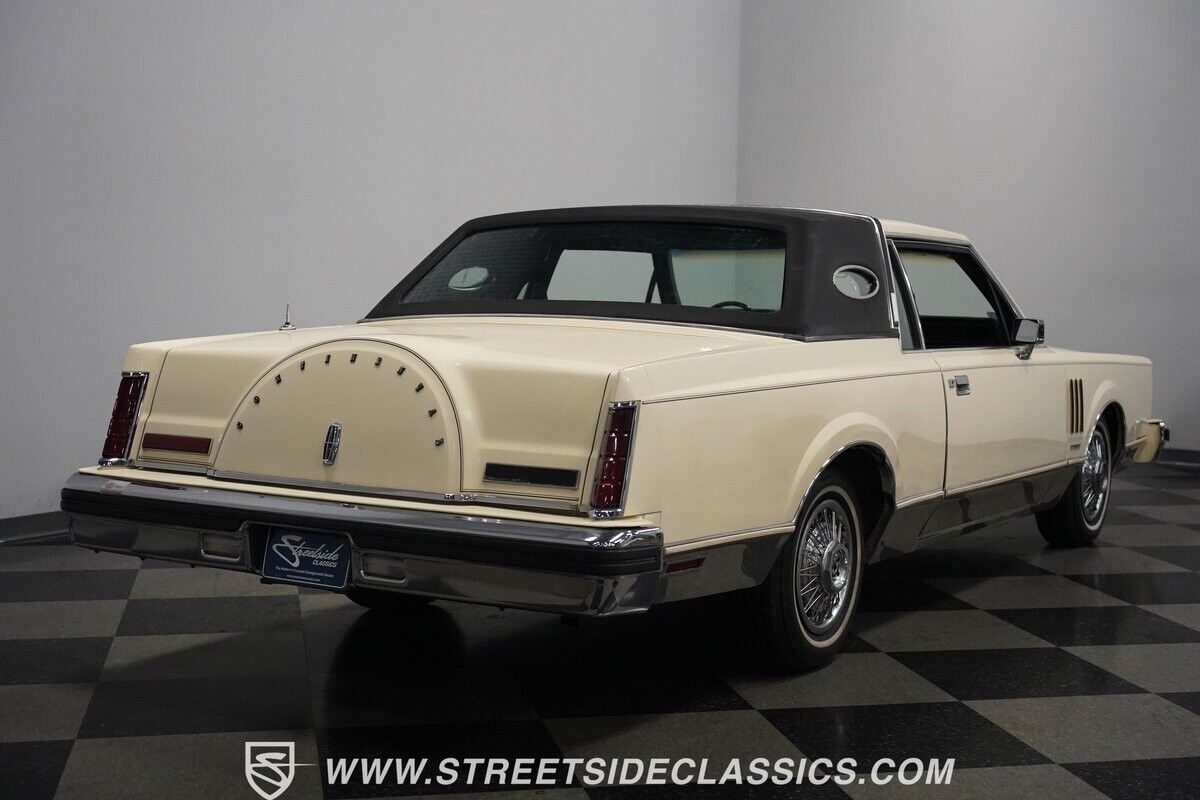 Lincoln-Mark-Series-1982-Coupe-14