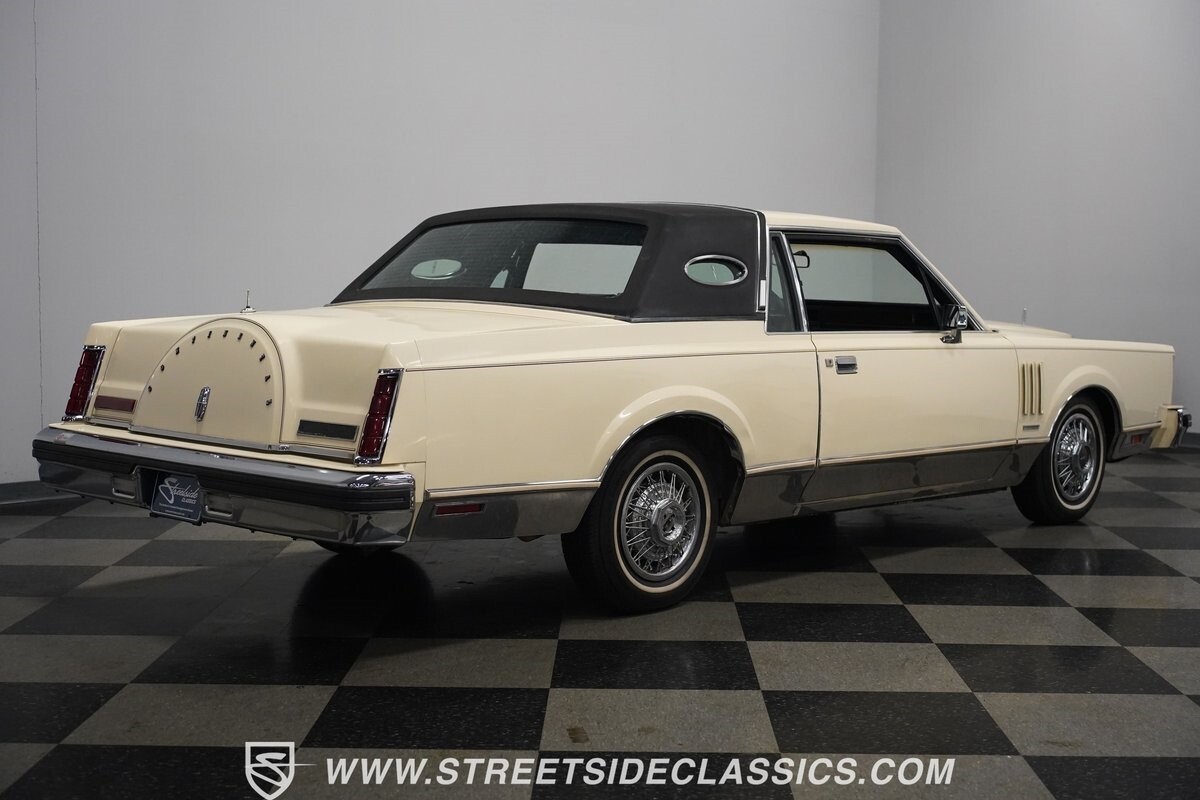 Lincoln-Mark-Series-1982-Coupe-15