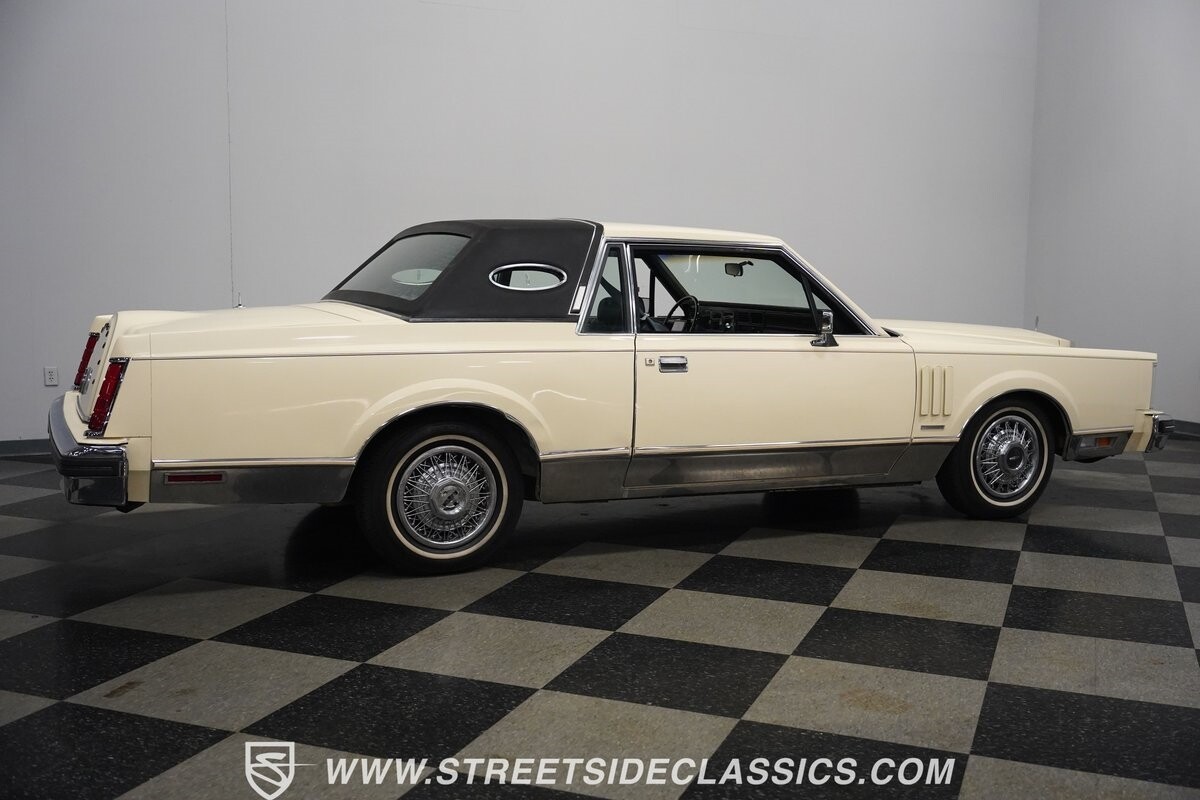 Lincoln-Mark-Series-1982-Coupe-16