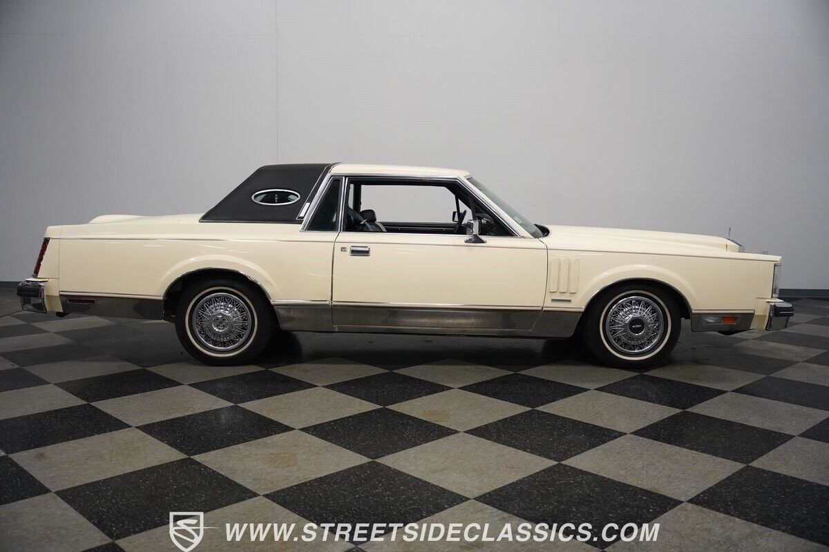 Lincoln-Mark-Series-1982-Coupe-17