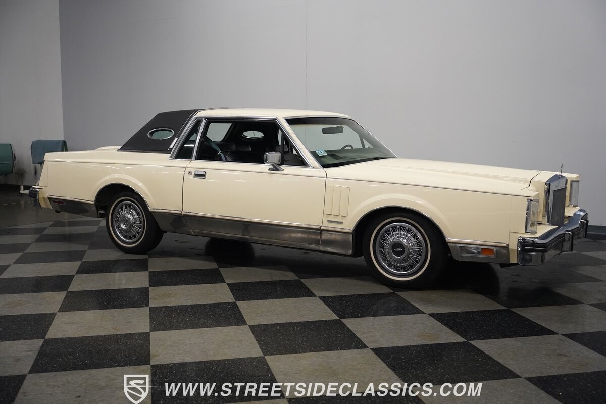Lincoln-Mark-Series-1982-Coupe-18