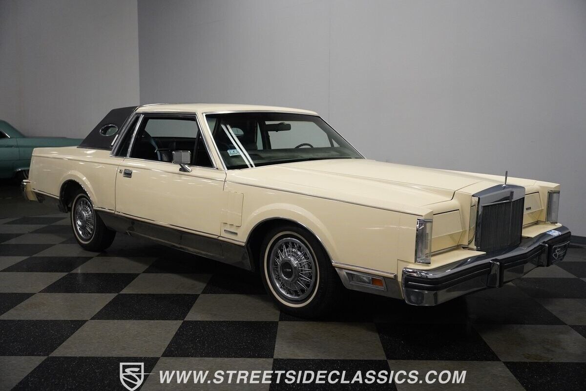 Lincoln-Mark-Series-1982-Coupe-19