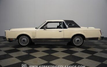 Lincoln-Mark-Series-1982-Coupe-2
