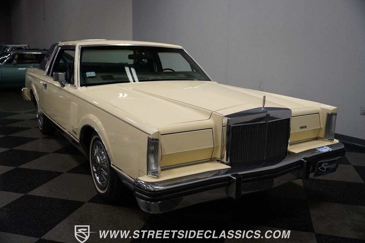 Lincoln-Mark-Series-1982-Coupe-20