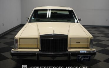 Lincoln-Mark-Series-1982-Coupe-21