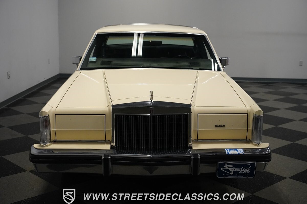 Lincoln-Mark-Series-1982-Coupe-21