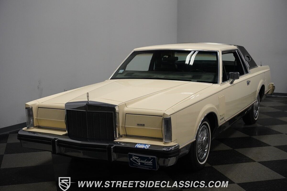 Lincoln-Mark-Series-1982-Coupe-22