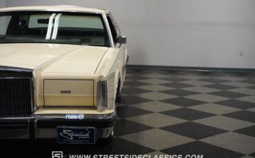 Lincoln-Mark-Series-1982-Coupe-24