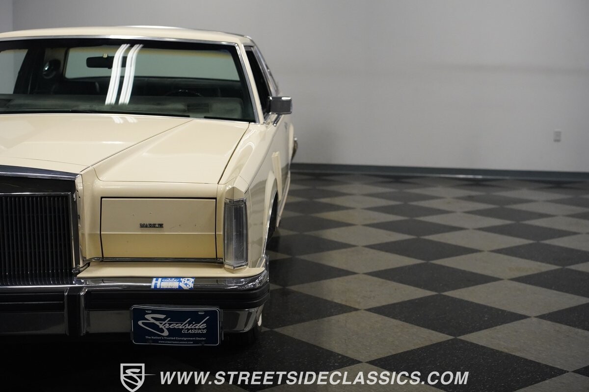 Lincoln-Mark-Series-1982-Coupe-24