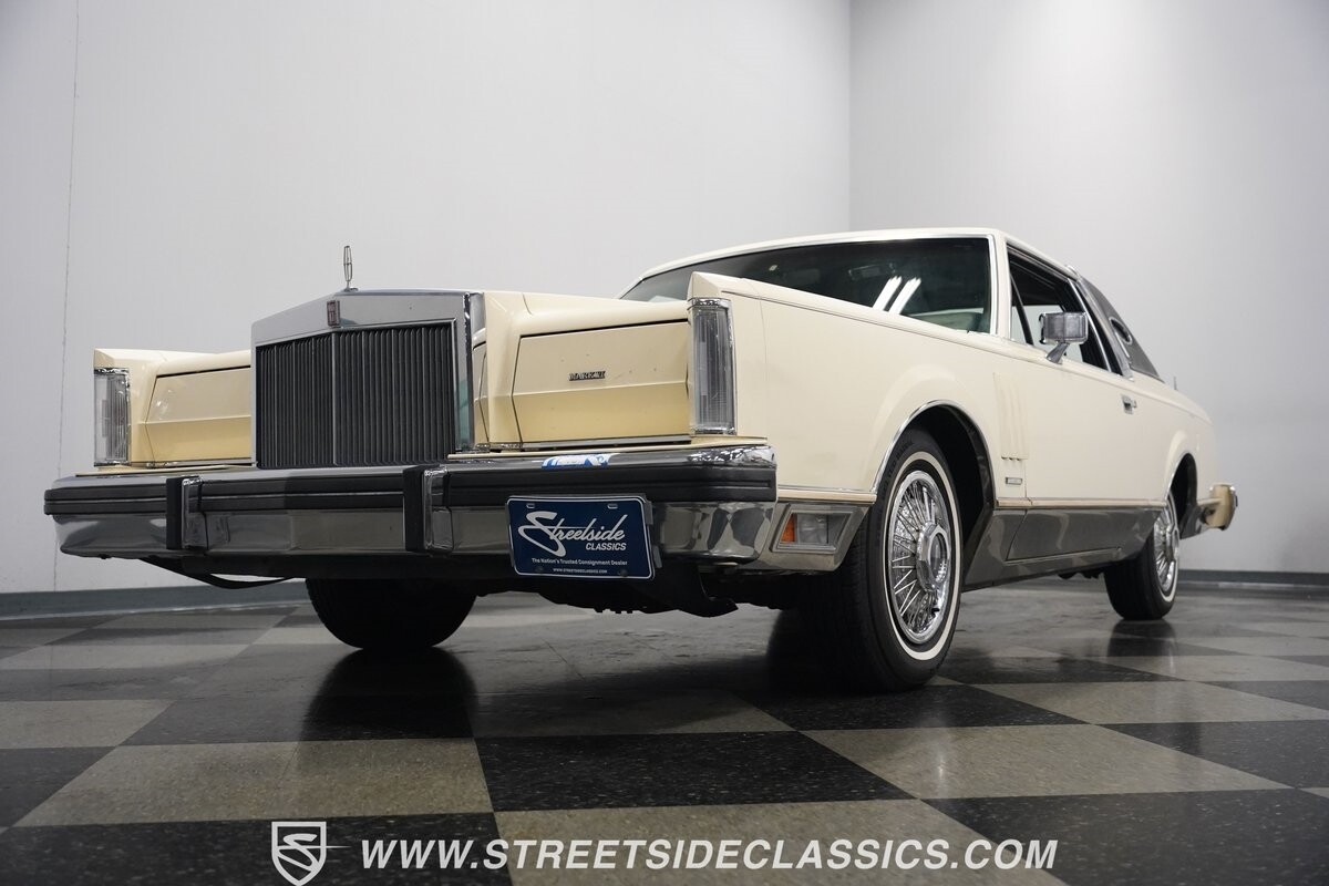 Lincoln-Mark-Series-1982-Coupe-25
