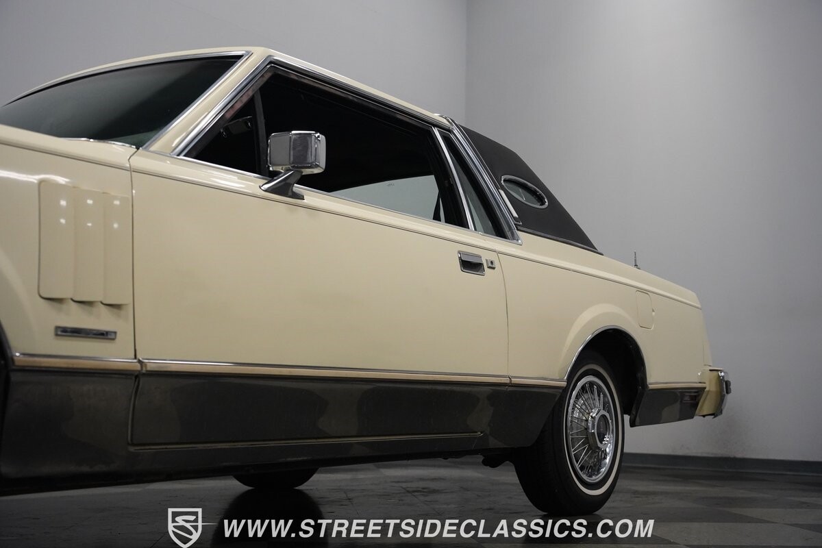 Lincoln-Mark-Series-1982-Coupe-26