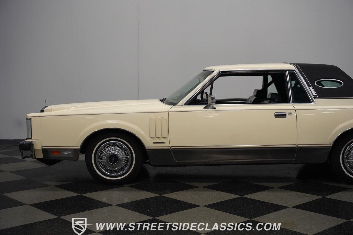 Lincoln-Mark-Series-1982-Coupe-27