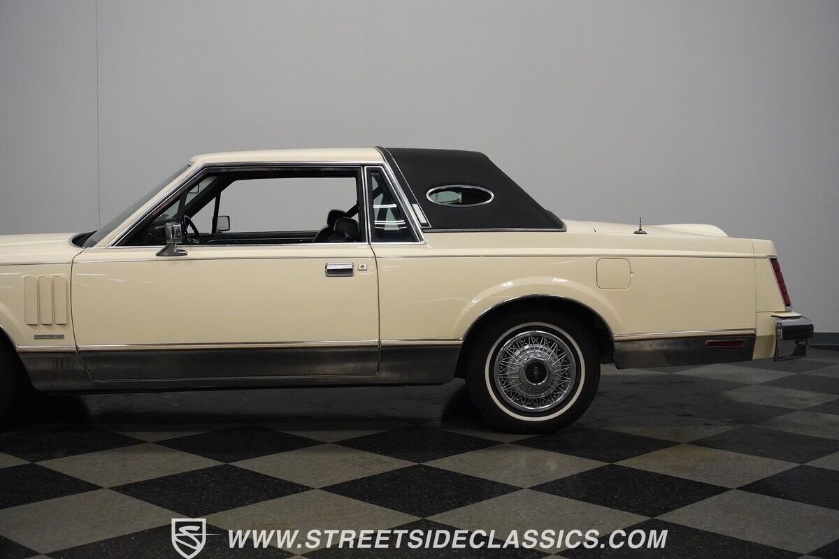 Lincoln-Mark-Series-1982-Coupe-28
