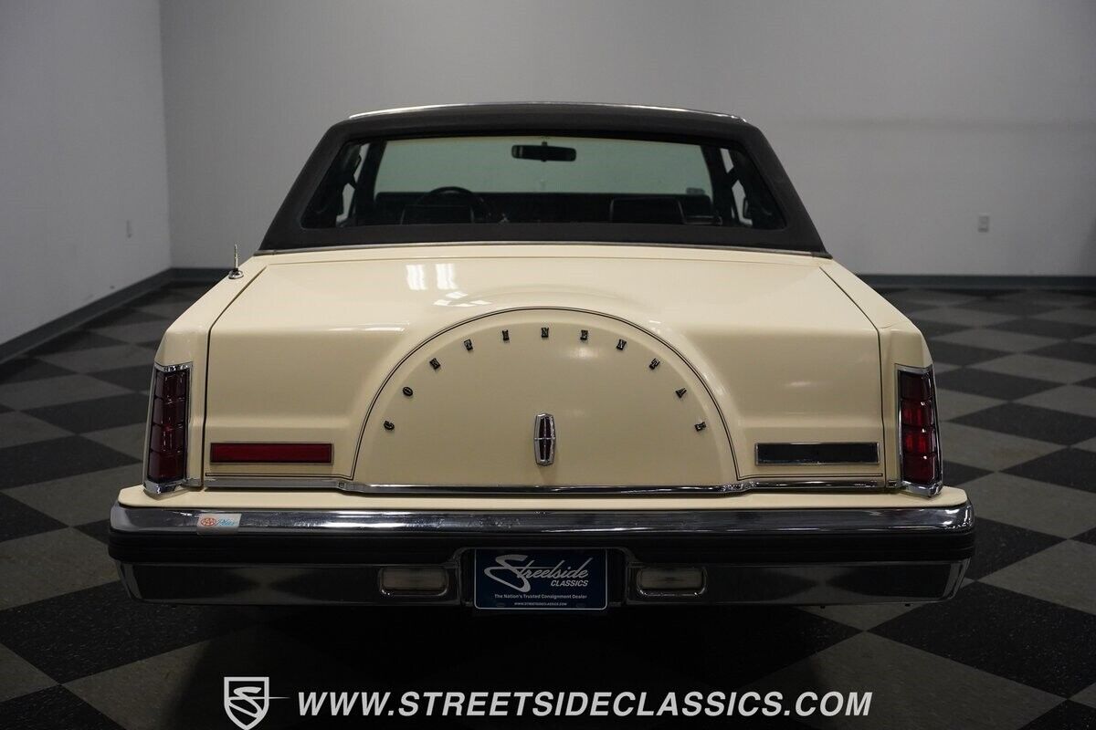 Lincoln-Mark-Series-1982-Coupe-29