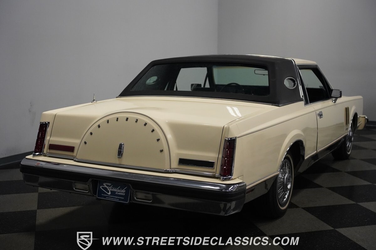 Lincoln-Mark-Series-1982-Coupe-30