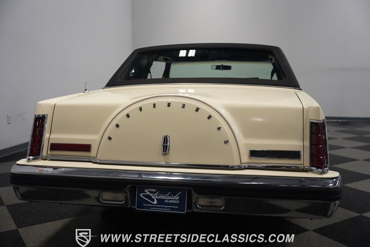 Lincoln-Mark-Series-1982-Coupe-31