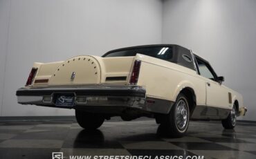 Lincoln-Mark-Series-1982-Coupe-32