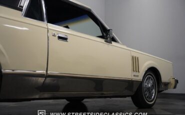 Lincoln-Mark-Series-1982-Coupe-33