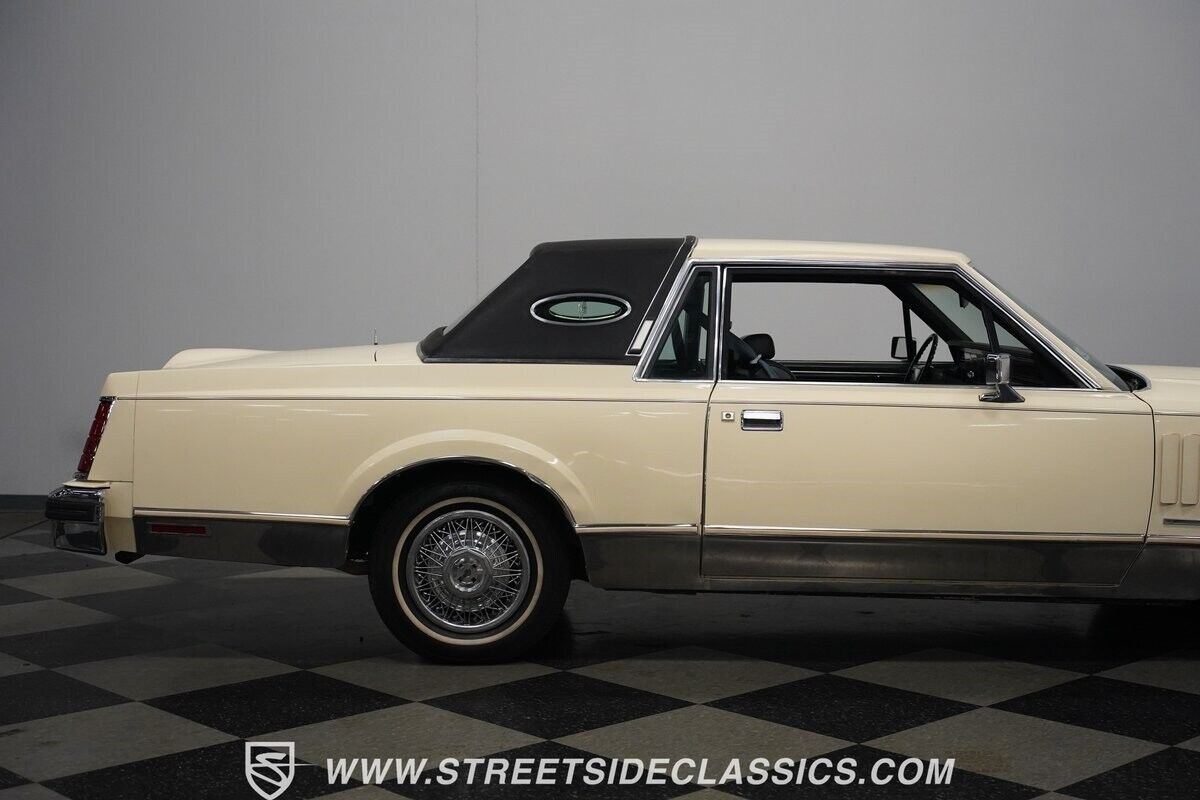 Lincoln-Mark-Series-1982-Coupe-34