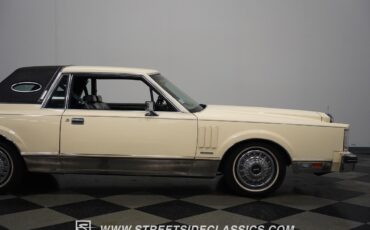 Lincoln-Mark-Series-1982-Coupe-35