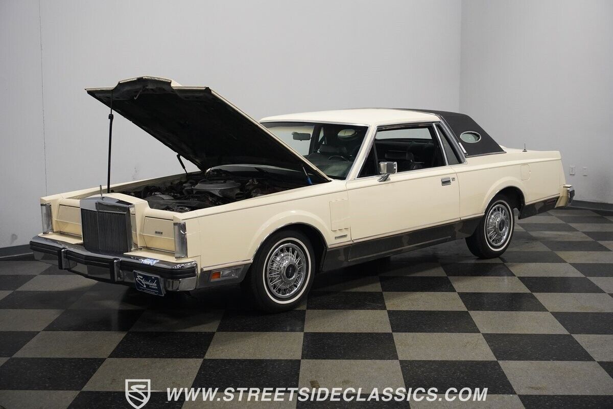Lincoln-Mark-Series-1982-Coupe-36