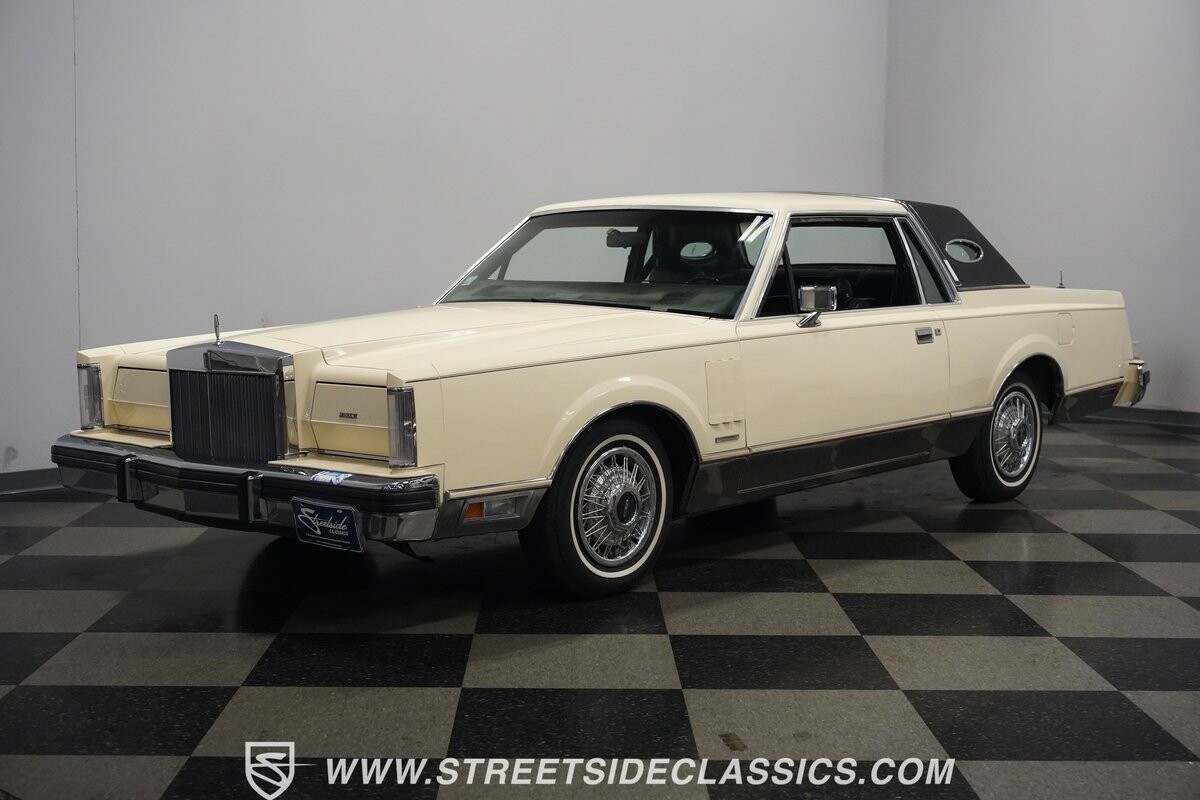 Lincoln-Mark-Series-1982-Coupe-7